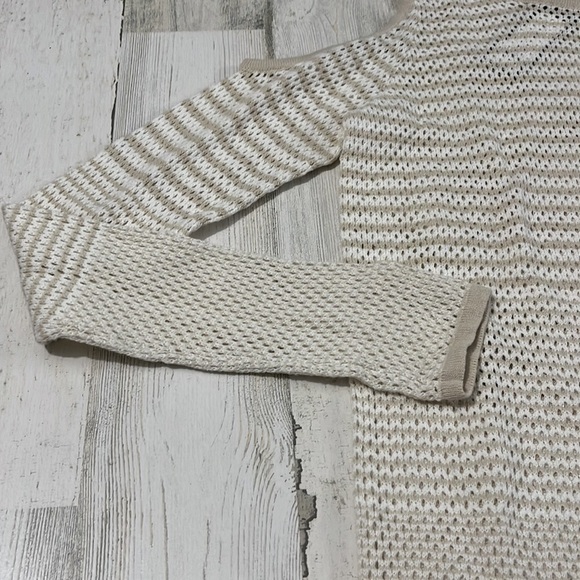 Romeo + Juliet cold shoulder cable knit sweater size S NWT - Picture 3 of 10